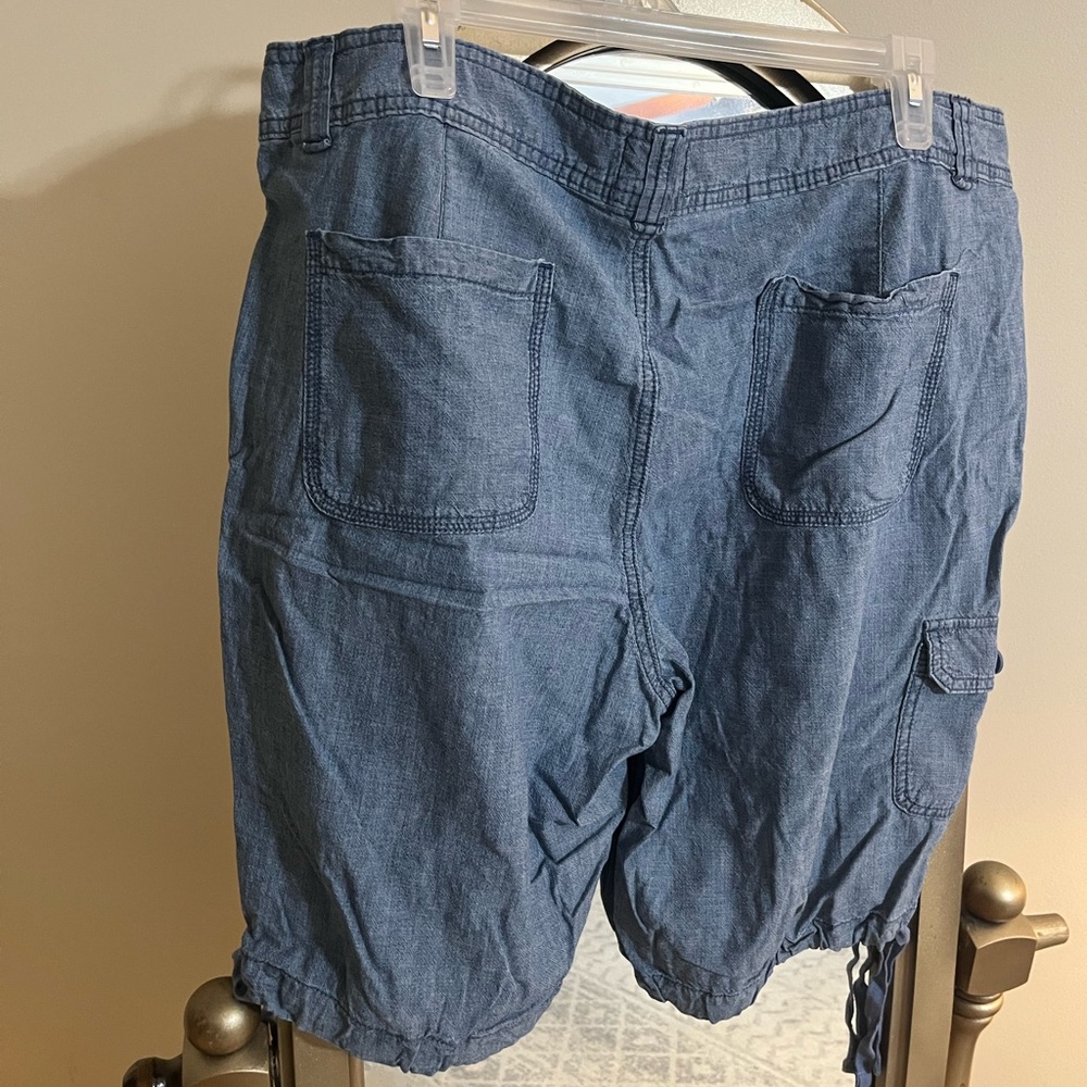 Women’s St. John's Bay Denim Blue Cargo Shorts - Picture 2 of 3